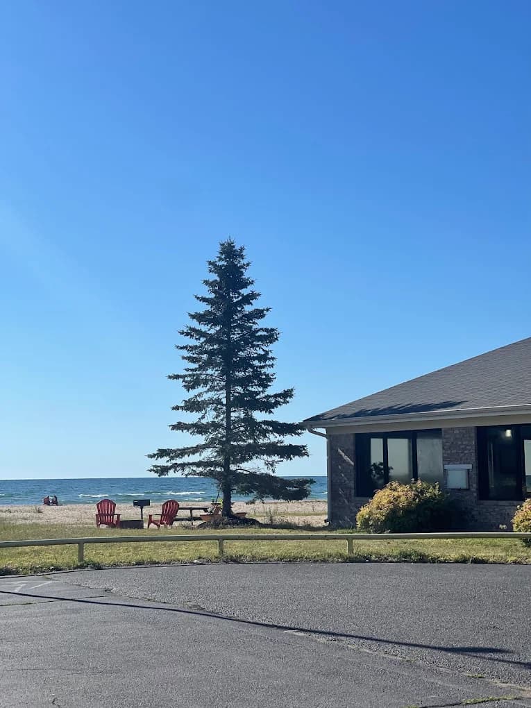 Oscoda Lakeside Hotel exterior